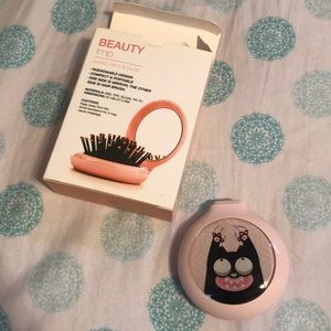 Pocket mirror with comb